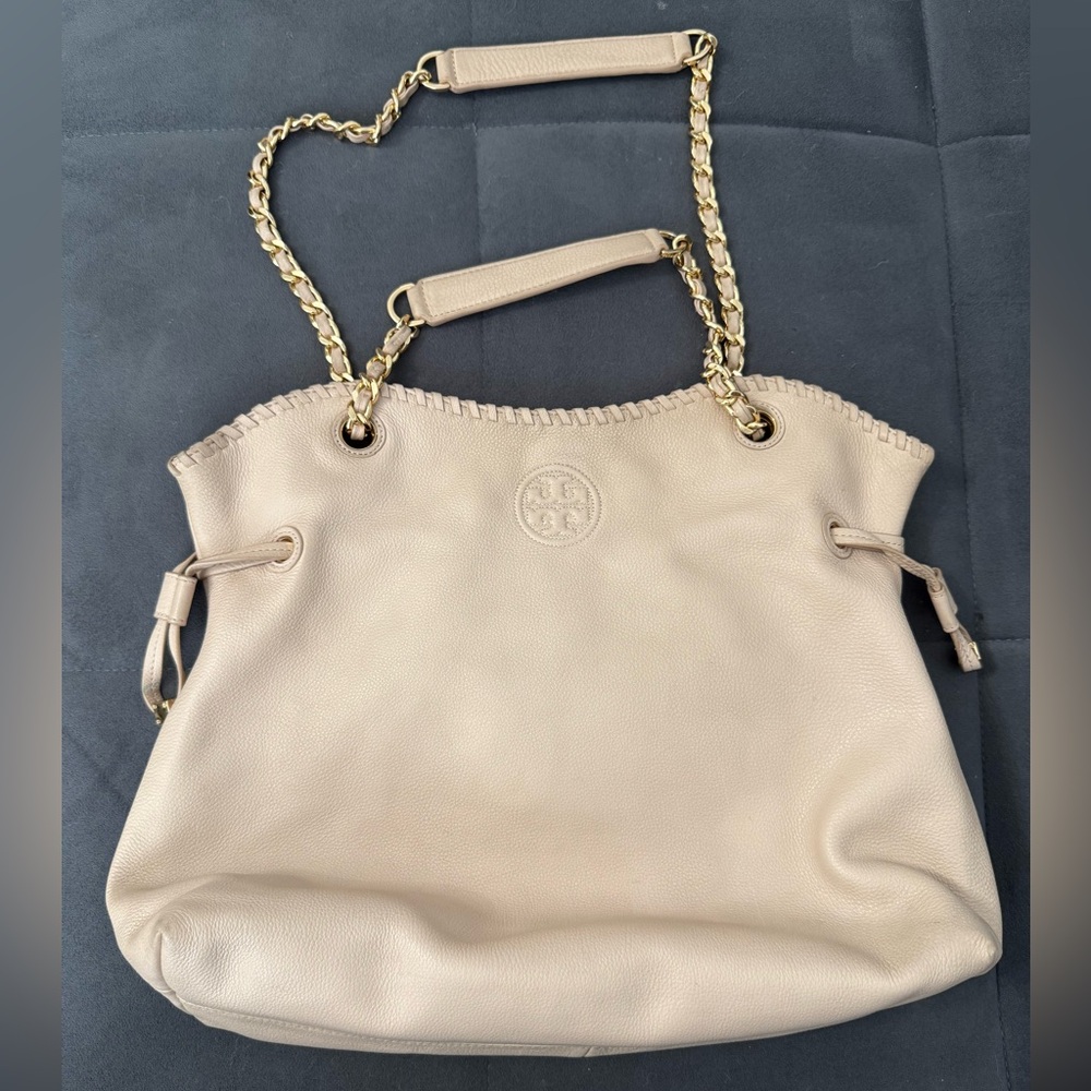 Tory Burch Cream Shoulder Bag with Gold Chain